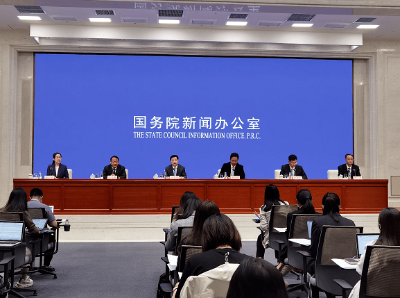 网信办回应“倒奶事件”,将严厉整治引发粉丝非理性应援等行为