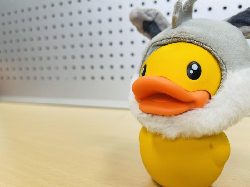 小黄鸭:母公司再递招股书,一年卖2亿,下一只“鸭子”好找吗?