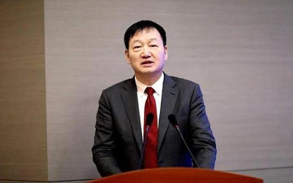 河南首富秦英林身家大缩水，3300亿“猪茅”股价险跌停