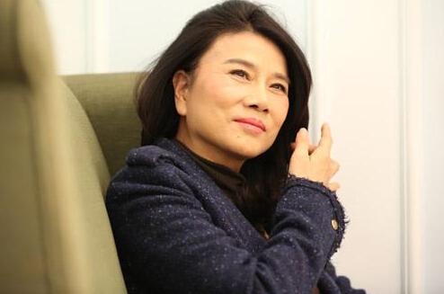 家电白马“格力电器”股价新低，市值仅美的一半，董明珠罕见提退休