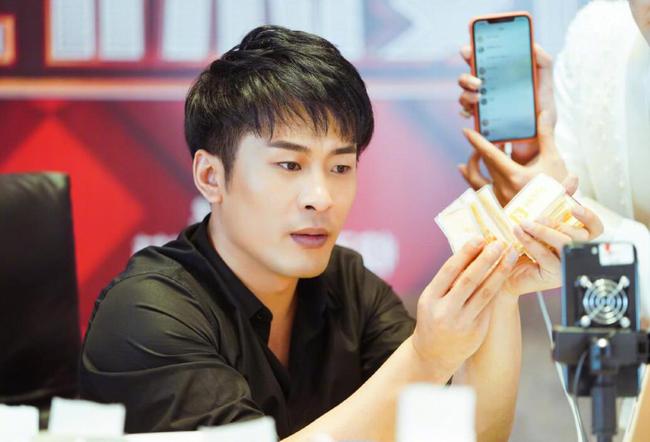 辛巴炮轰平台不公,快手“去家族化”:花20亿只换来100万播放量