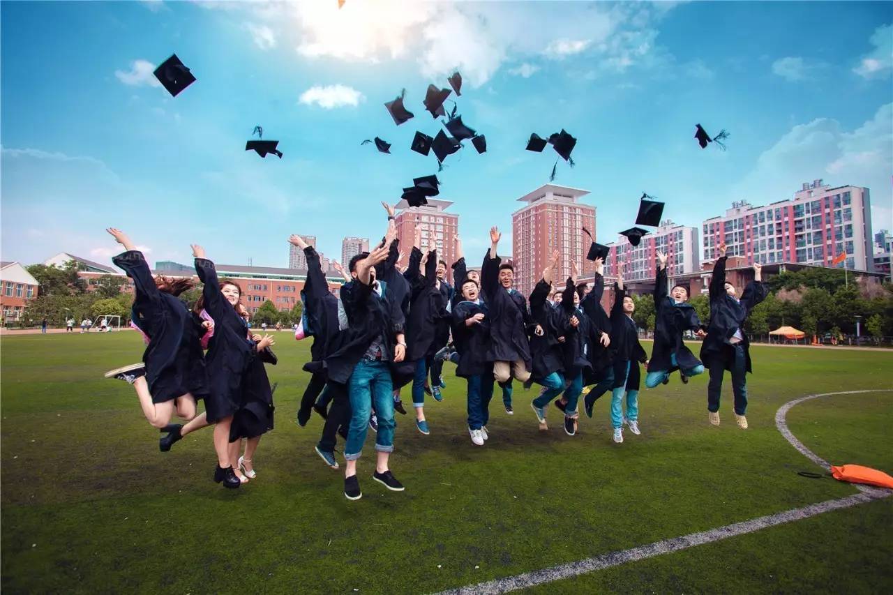 1071万“高考生”成后高考经济市场消费主力，哪些行业有望受益？