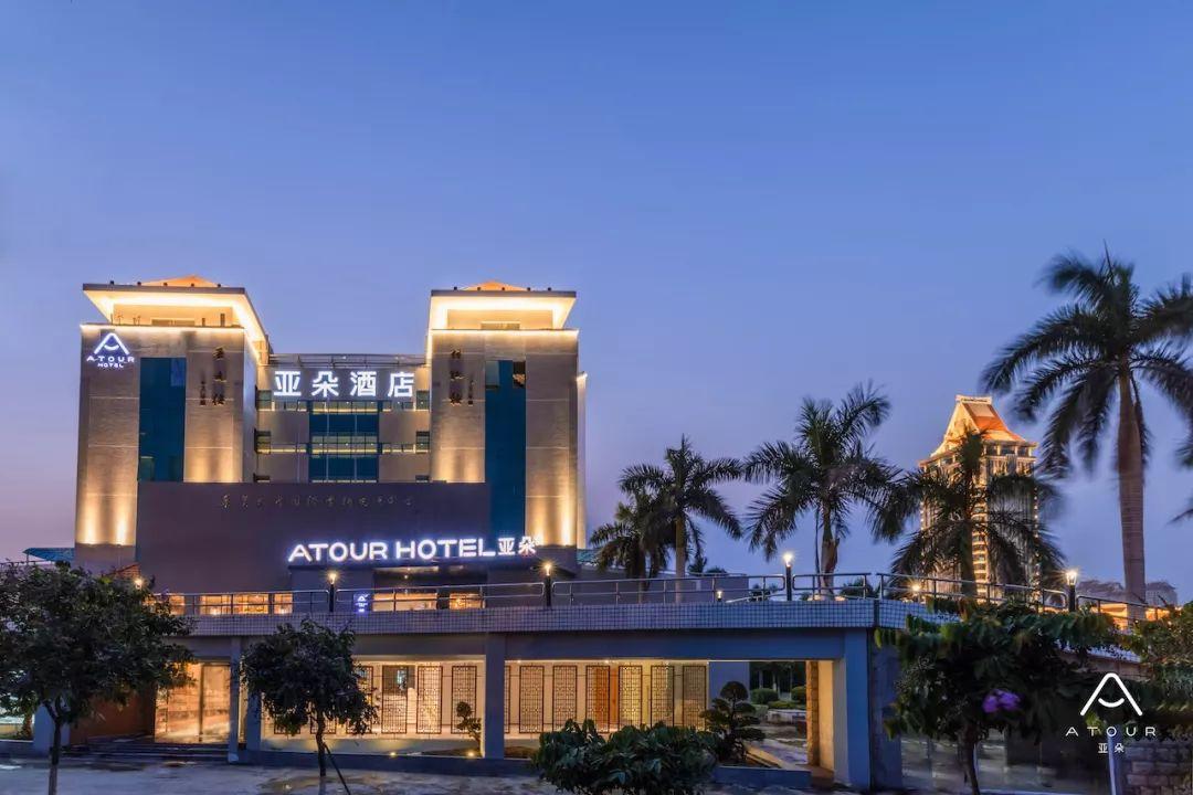 文藝青年的逼格，救得了中年亞朵嗎？