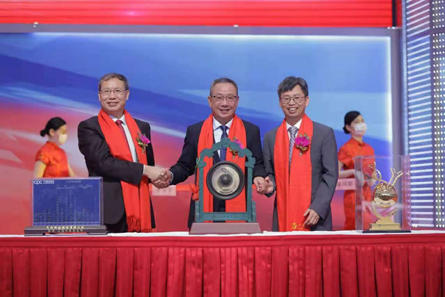 市盈率近500倍，募资一半用来盖楼，科创板又造10倍股神话