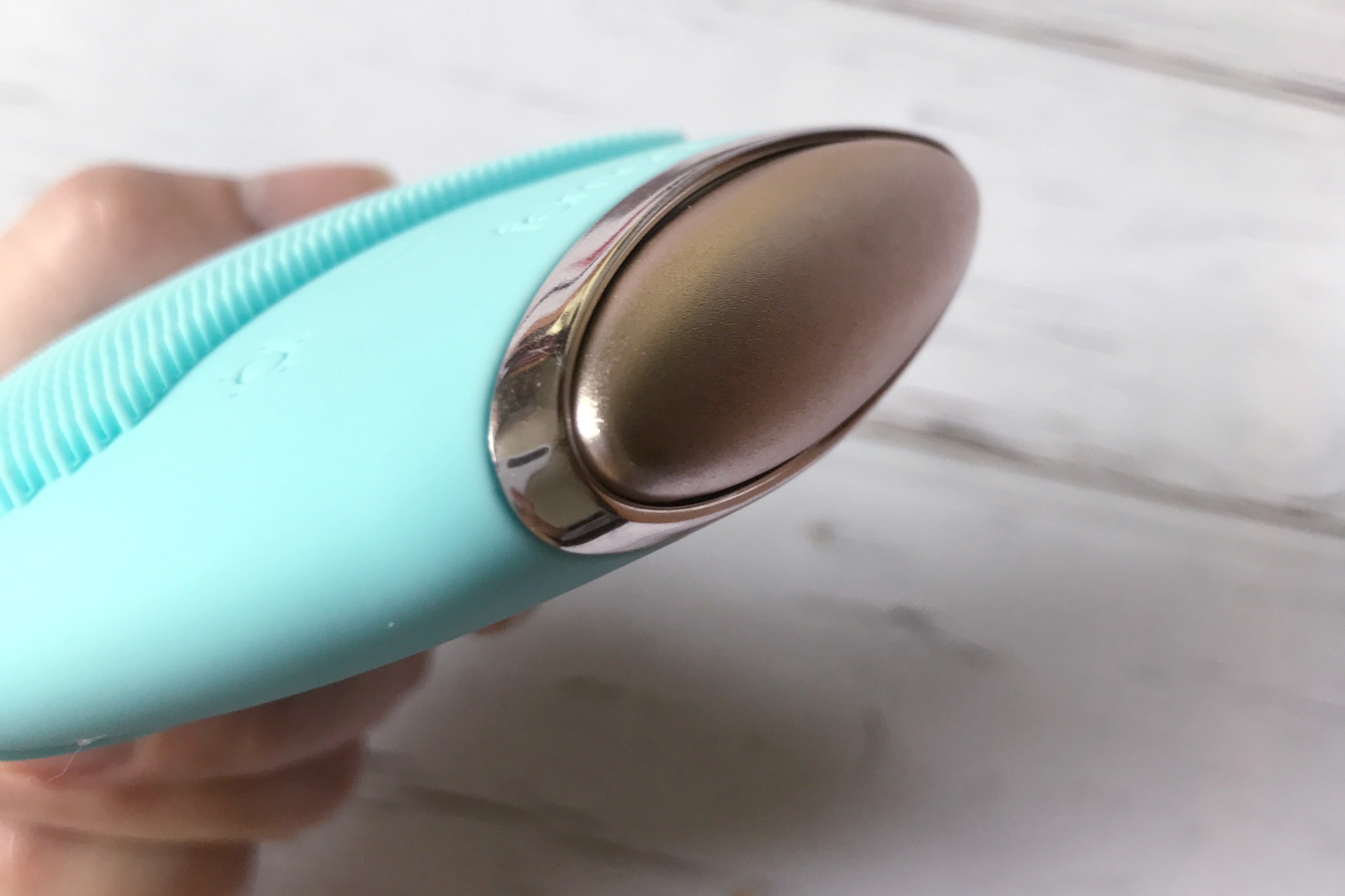 家用水光仪头部品牌Femooi飞莫完成千万美元A轮融资