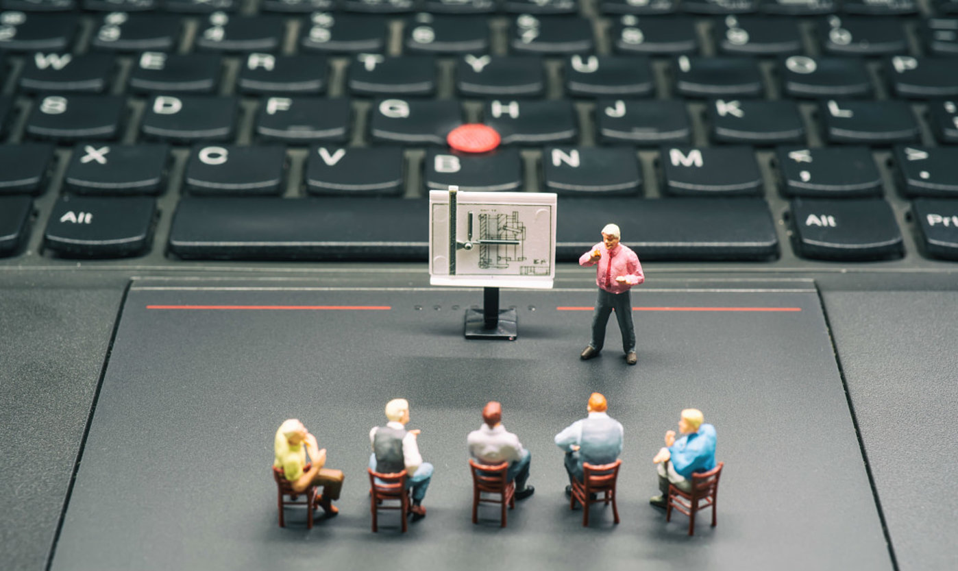 互联网大厂拼命发钱背后：大小周被陆续取消，加班文化遭质疑