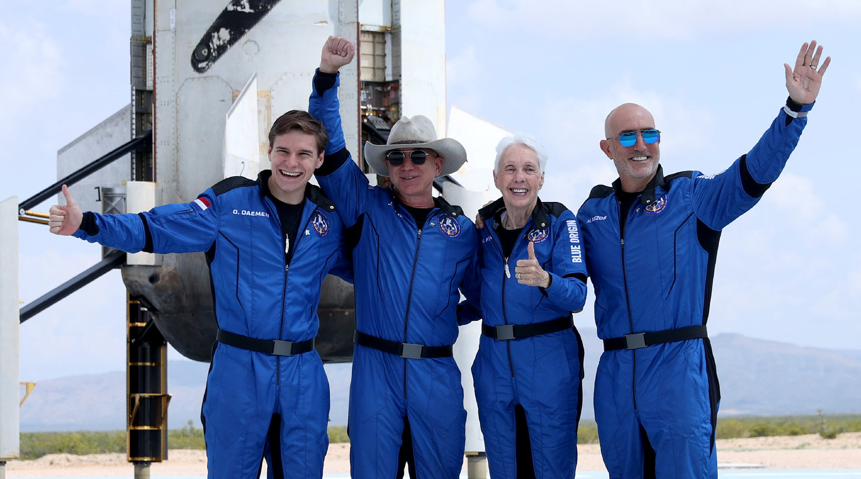 貝索斯：追夢52年順利“上天”，太空旅行開啟內卷時代
