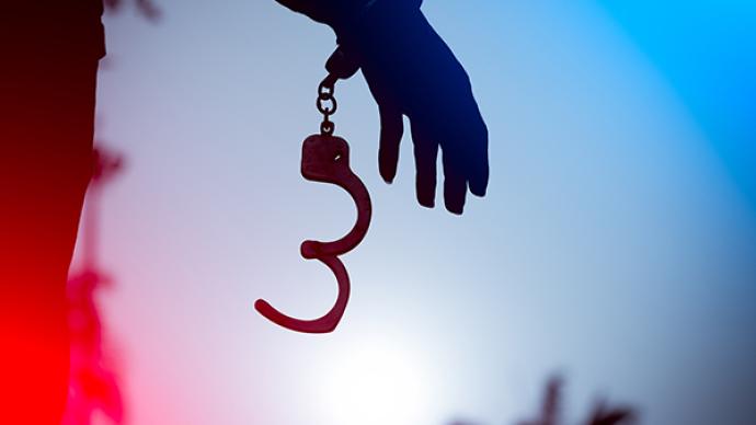 原“中江信托”董事长涉嫌洗钱罪和赌博罪，公安部：正在通缉