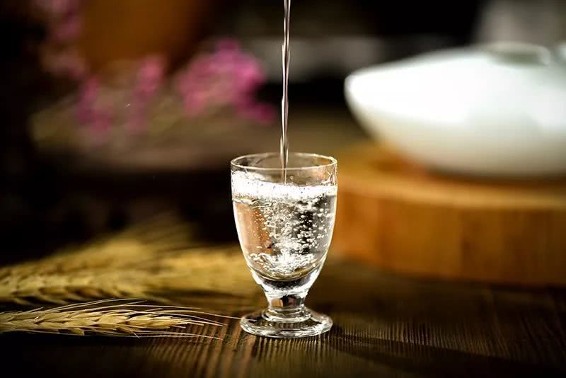 酒精致癌?受该消息影响白酒板块大跌逾3%