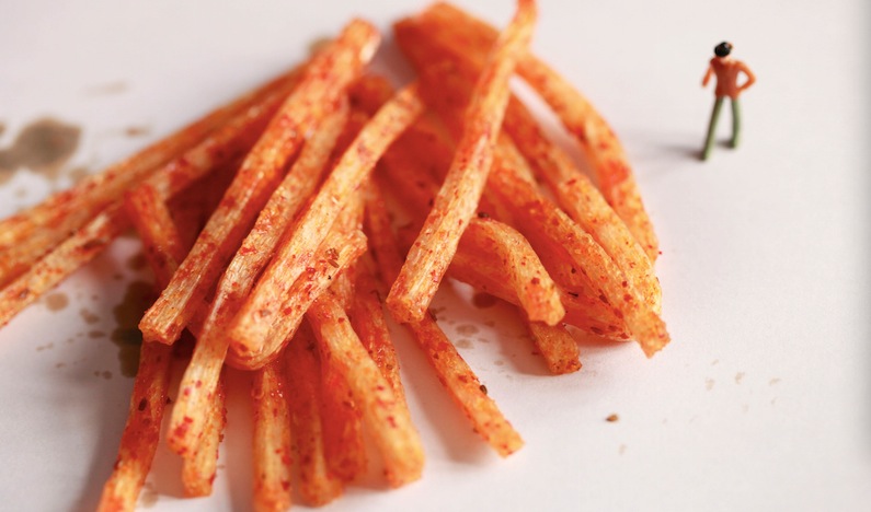 河南某企给奥运冠军送辣条,“终身管够”还配小卖部