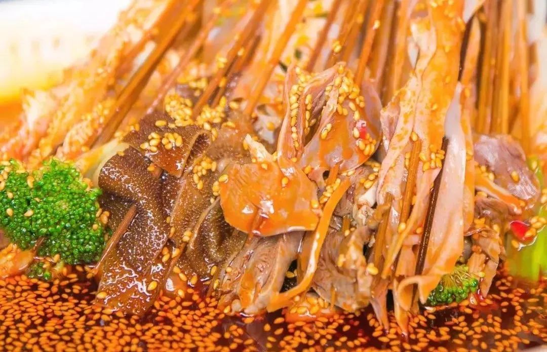 投了個缽缽雞，徐新殺入鹵味賽道，手法像極了投Manner