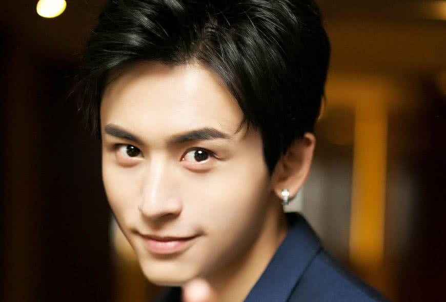 张哲瀚品牌代言方集体解约,未红透先凉透,优酷踩雷