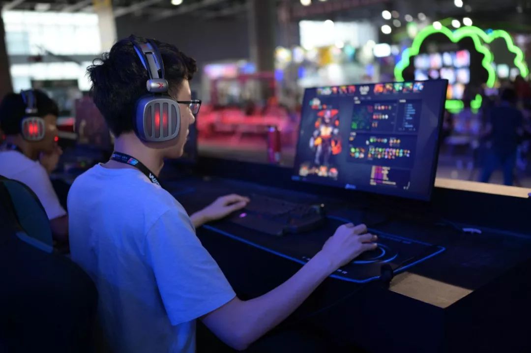 首批“电竞生”毕业,有人进大厂,有人只能去开饭店、专业都没了