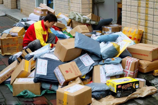 三通一达：百世、极兔均上调派费，用以提高快递员收入