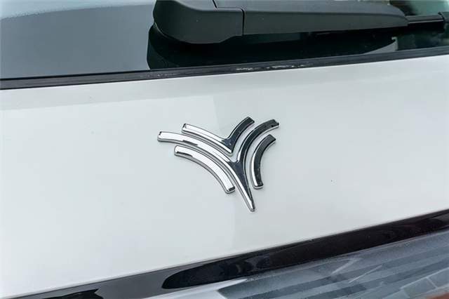 传哪吒汽车：营销高管被警方带走，品牌焦虑导致频频翻车？