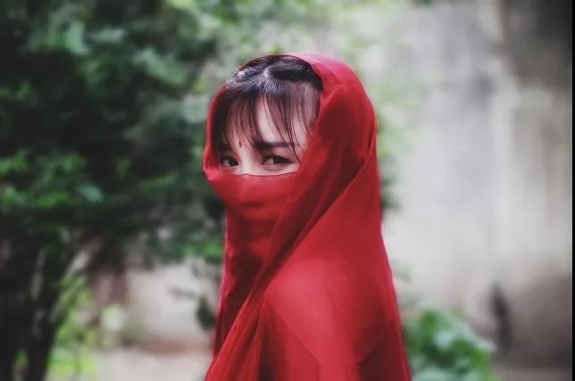 李子柒停更2月背后：“赤手空拳”与资本博弈