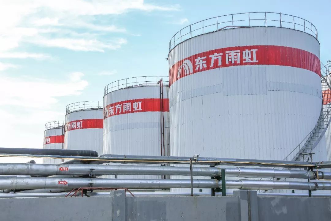 东方雨虹近3月股价跌四成，明星基金经理高位“站岗”