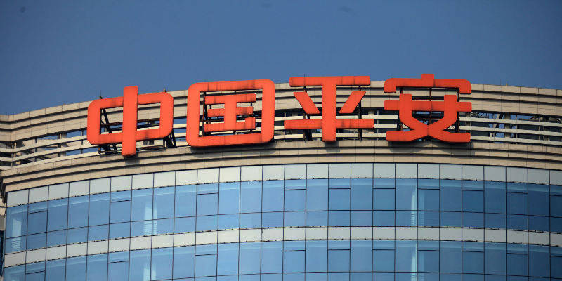 市值蒸發超7000億，股價年內腰斬跌回四年前，馬明哲罕見下場買股