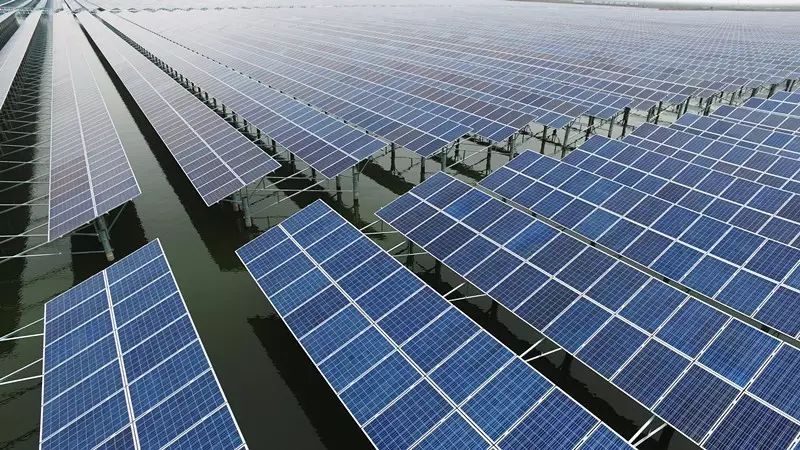 我國電投光伏發電裝機容量全球第一！我國現存光伏發電相關企業20.03萬家