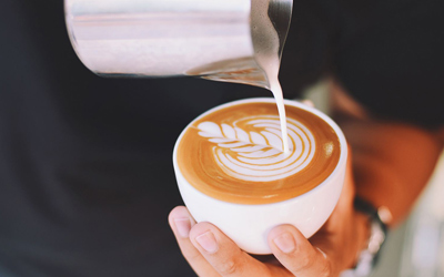 流水的咖啡新贵，铁打的星巴克？