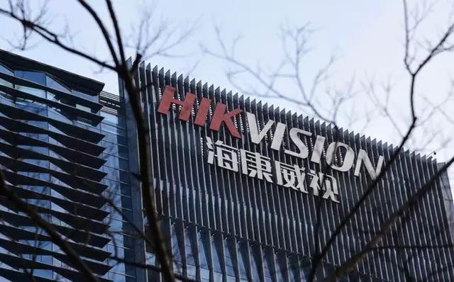 5000亿龙头前三季净利增30%：北上资金卖卖卖，张坤揽3400万筹码