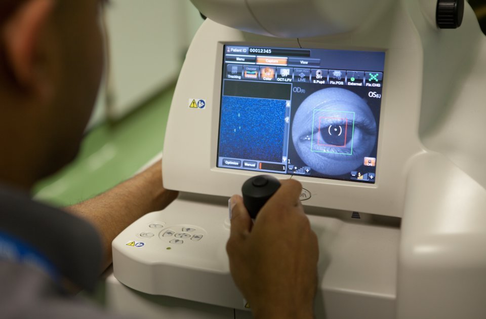 张坤张磊：一起斩仓“眼科茅台”