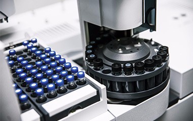 药石科技：前三季度利润爆增210%,股价却跌停,国信证券还维持