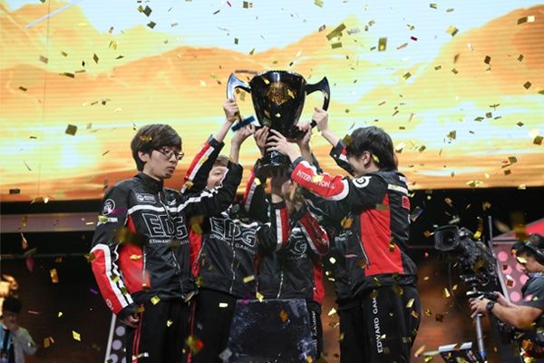 EDG夺冠刷屏,承诺给队员一套房的地产富二代是何来头?