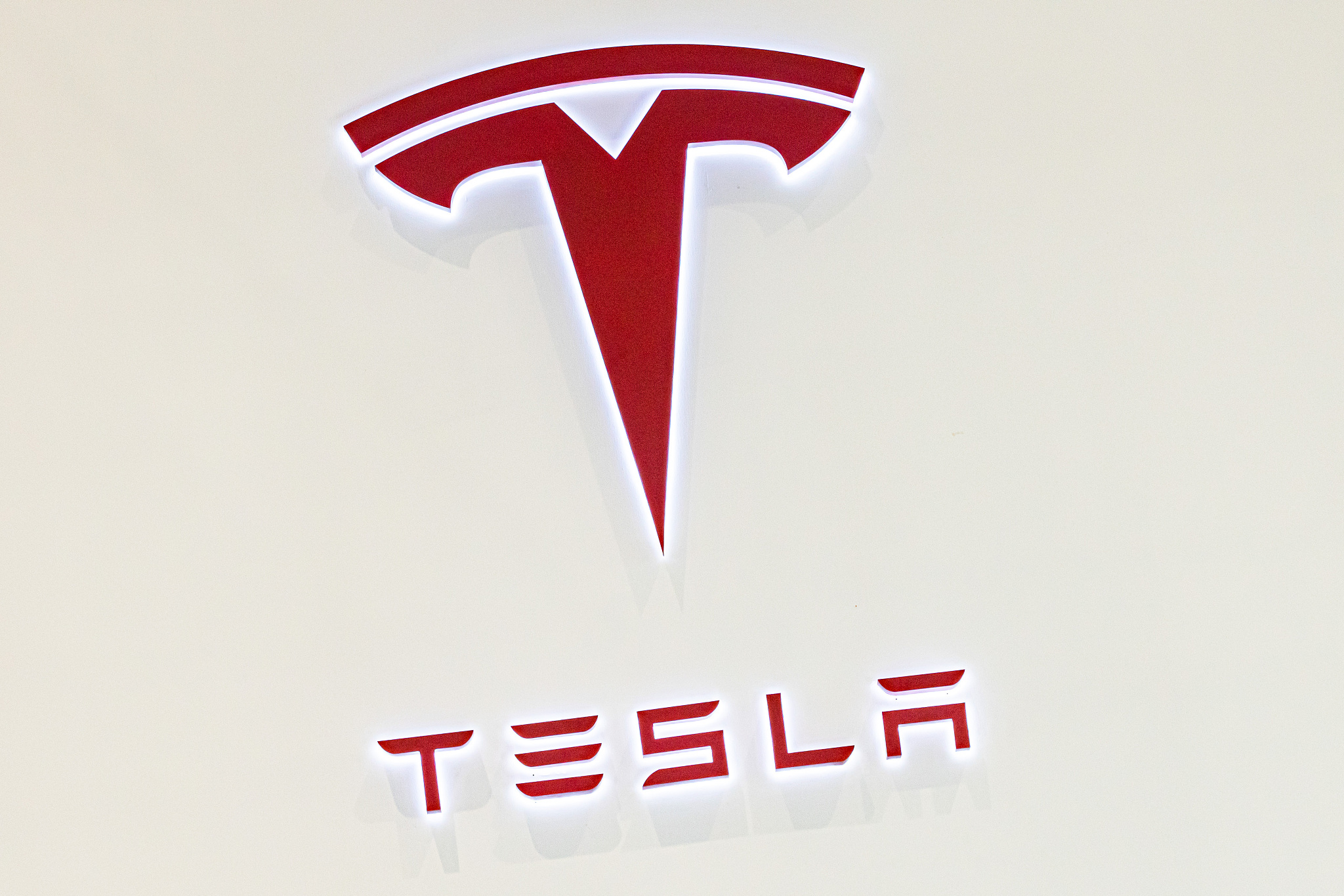 特斯拉“断网”：车主被锁车外，周鸿祎称曾3次破解特斯拉云端系统