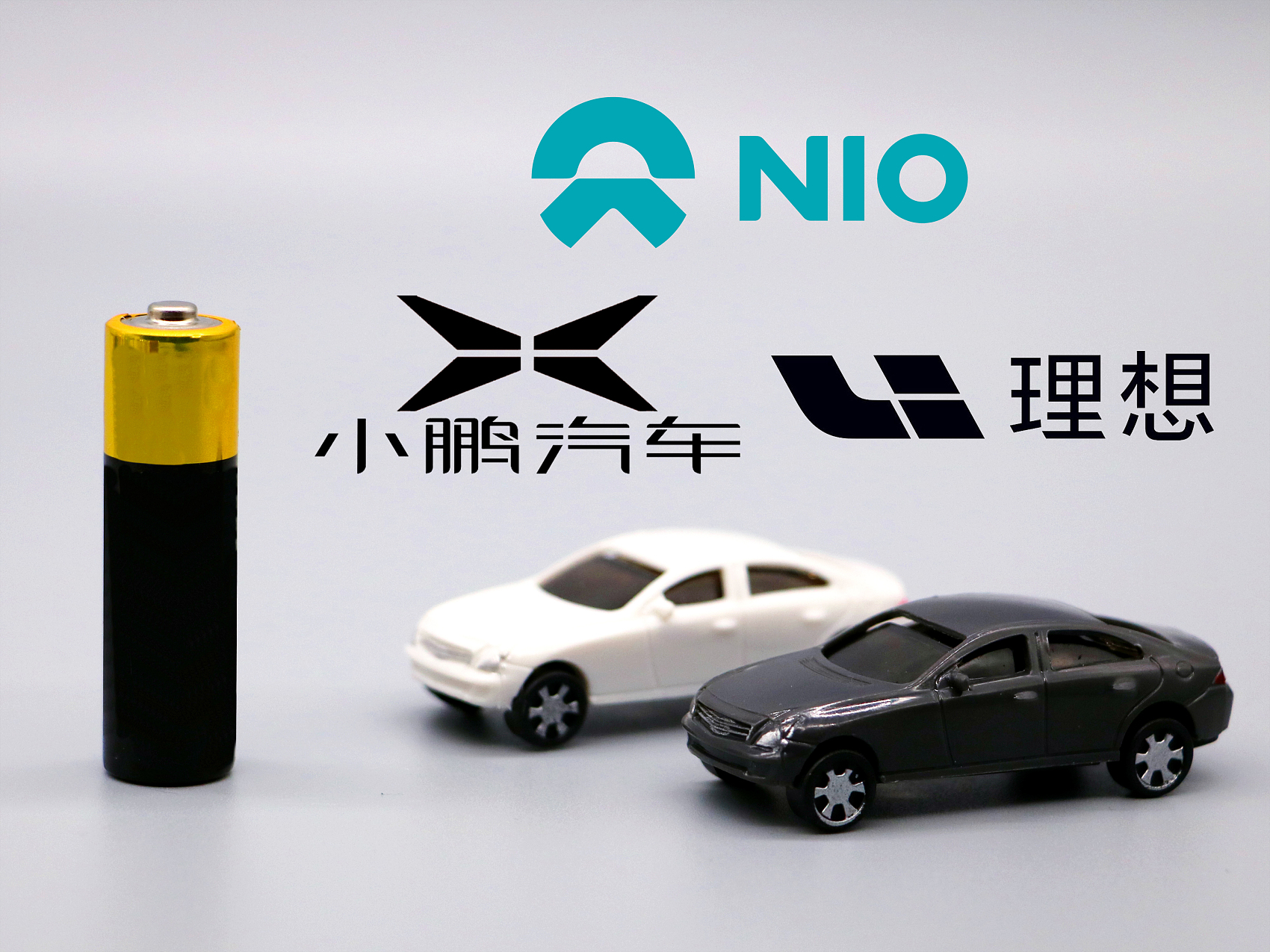 何小鹏曾称2030年汽车将大范围占领天空，港股小鹏、理想股价齐创新高