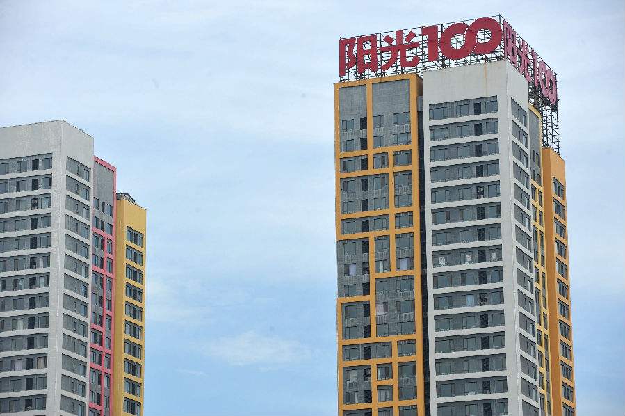 1.7亿美元票据及利息发生违约后，“阳光100中国”盘中重挫逾80%