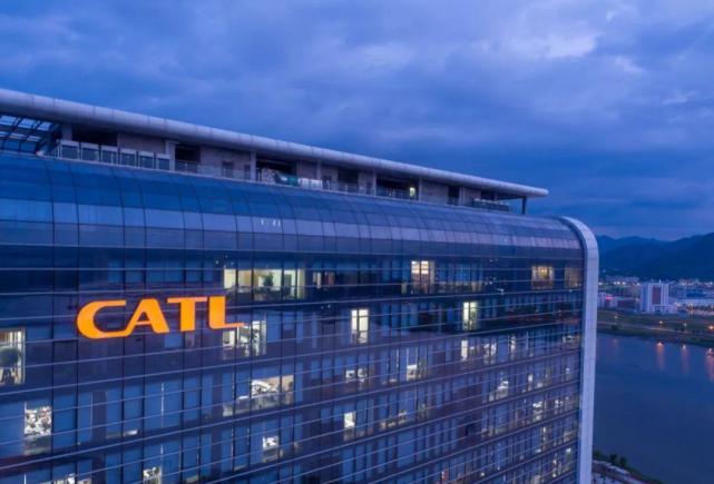 寧德時代大跌6%，市值單日蒸發超千億，“綁架”創業板跌逾2%