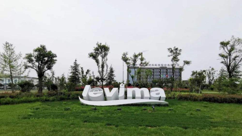 光伏辅材龙头联泓新科股价三个月腰斩，有“新手”基金经理被套牢