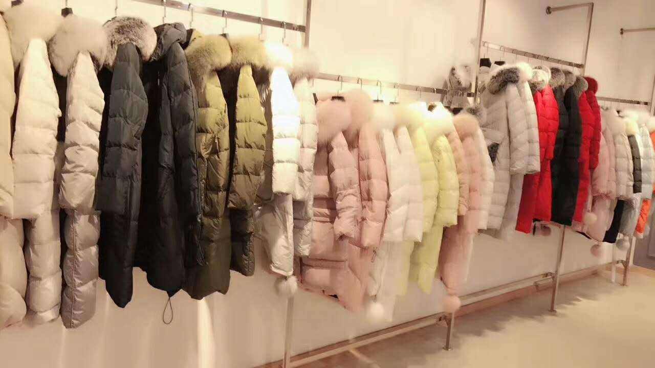 羽絨服比iPhone還貴,誰(shuí)是漲價(jià)的“幕后推手”?