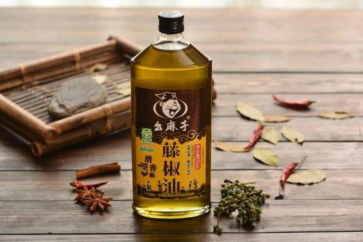 靠獨家藤椒油打天下，家族式經營的“幺麻子”年入4億，兩個兒子誰更靠譜？