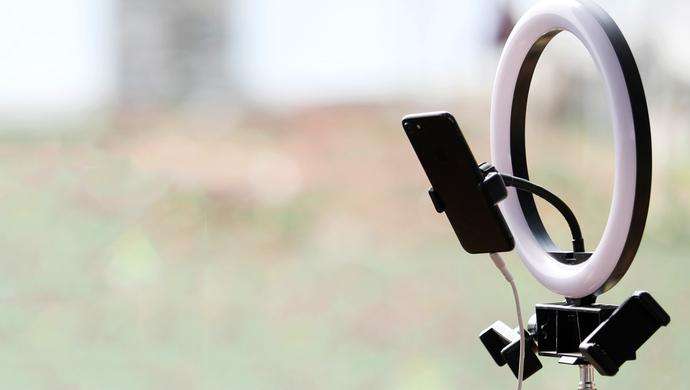 名導(dǎo)直播帶貨、花8萬請(qǐng)主播，僅賣出6瓶護(hù)膚品，法院判賠3.5萬