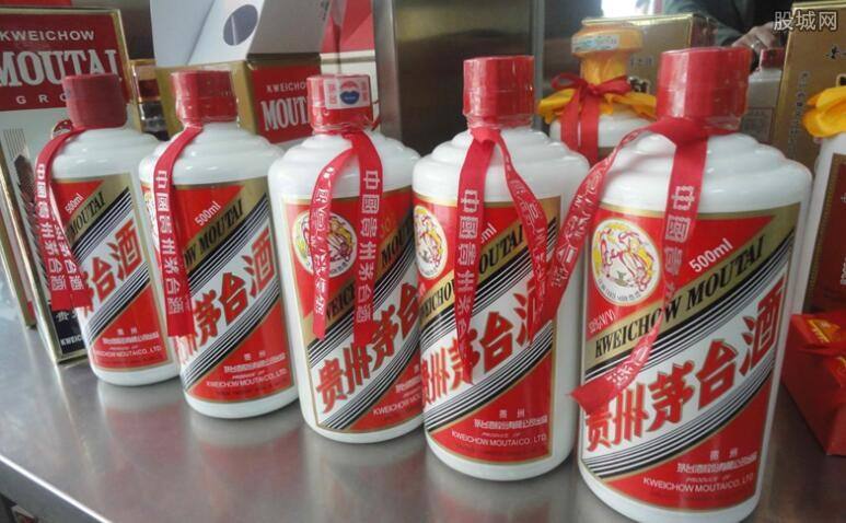 贵州茅台2021年：净利润520亿元增长1.3%，年内股价回撤一度超40%