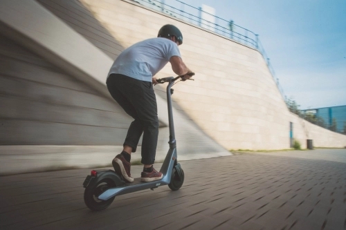 智能出行企业OKAI完成近亿元首轮融资，由中?资本旗下中金汇融基金领投