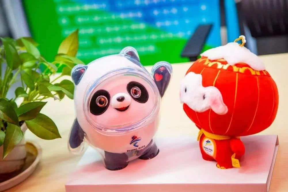 一墩难求、黄牛溢价超5倍，冰墩墩爆火后，这些上市公司站上风口