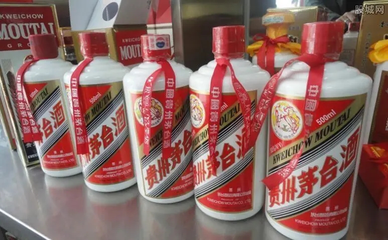 历史首度披露月度经营数据后，贵州茅台盘中涨超4%，官方回应无需过度解读