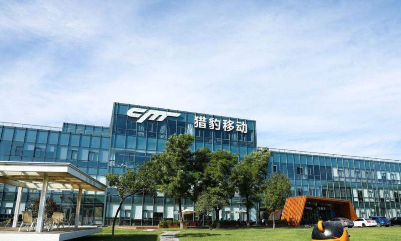 猎户星空“烧光十亿、高管停薪”？傅盛凌晨紧急回应