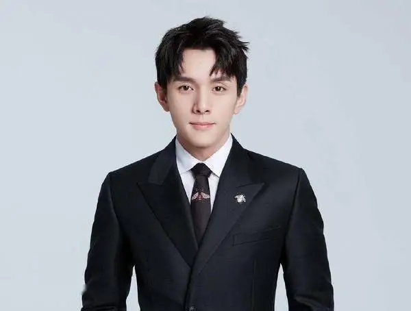 李佳琦小程序“出淘”,回应暂无其他商业计划,仅剩三款产品在售