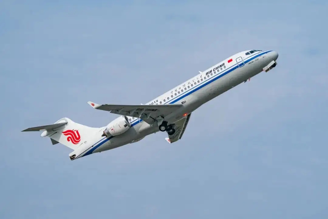 国航、南航:2021年净亏287亿,南航飞机维修费用降13%,员工薪酬涨