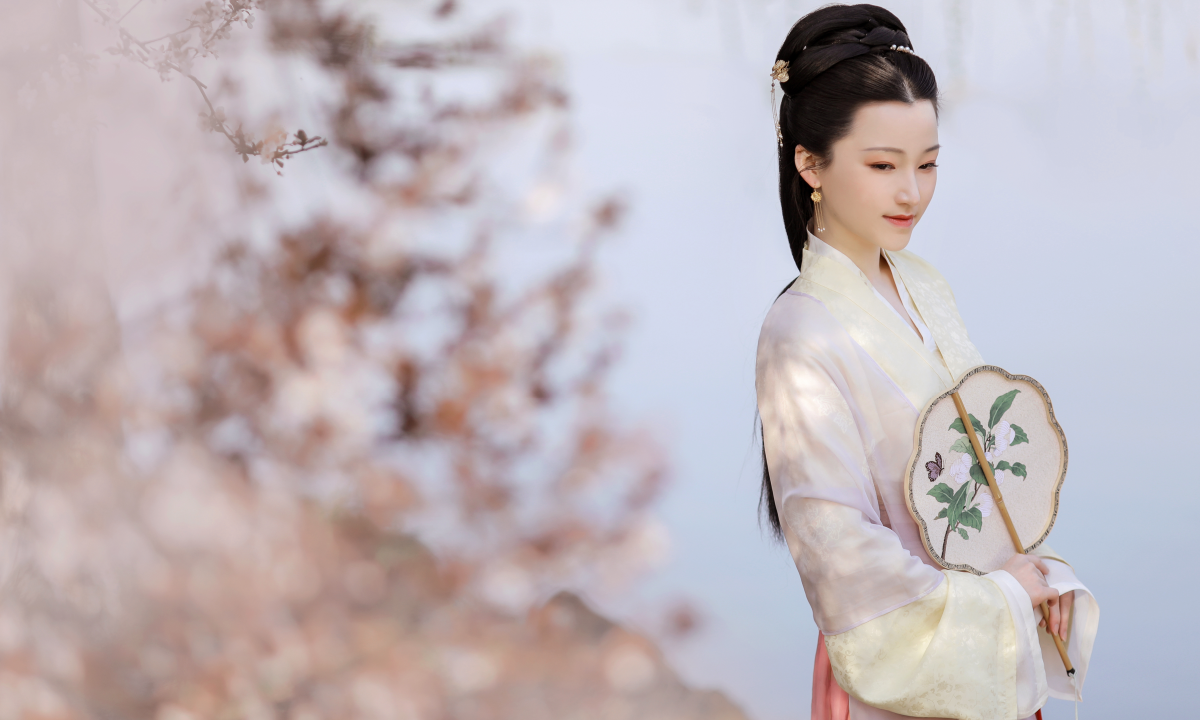 汉服创业者图鉴，有人花式防抄袭，有人负债百万