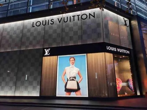 网传LV将年入300万以下统称无收入群体，关联公司曾发布虚假广告