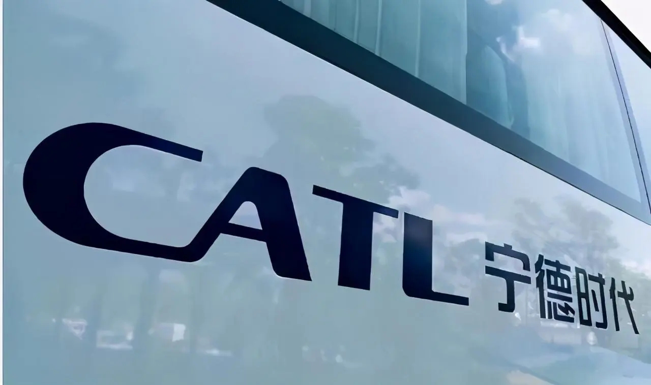 宁德时代：盘中失守400元关口，股价续刷去年6月以来新低