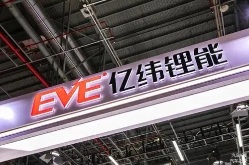 千亿锂电龙头亿纬锂能年净利增76%，股价却腰斩