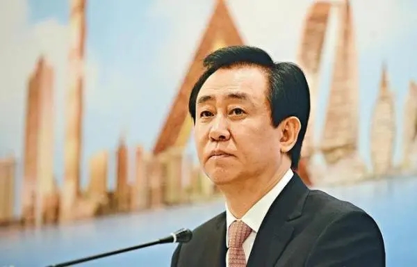 被牵连的许家印胞兄：甩卖豪宅被限制高消费、为家乡投资酒店