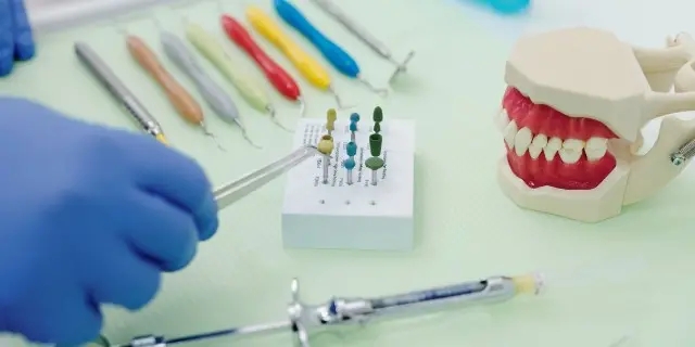 一季报披露前，370亿“牙科茅”通策医疗突然跌停！