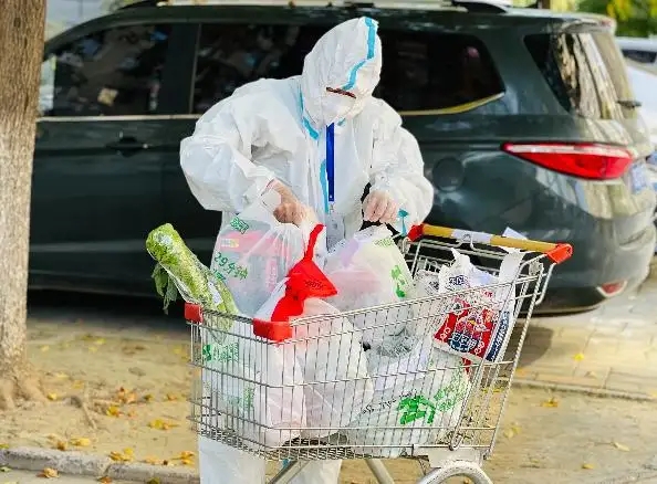 居民投诉社区供应物资存在问题，相关企业多次被罚